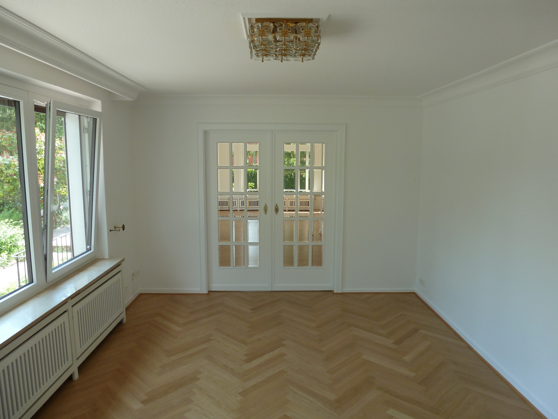Maler-für-Wedel-und-Hamburg-Innenarbeiten-Wohnzimmer-Tür